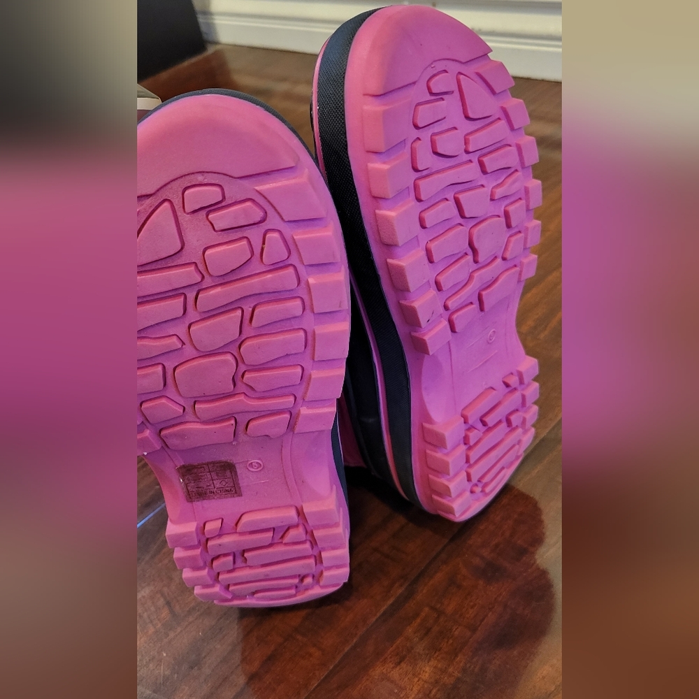 Shoes - Picture 3 of 3